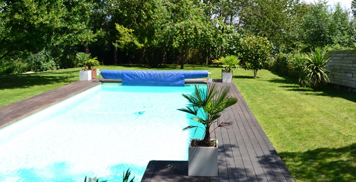 Chăm sóc khu vườn của bạn và hồ bơi trong thời tiết nóng.
